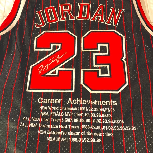 Micheal Jordan signature Jersey - Picture 10 of 12